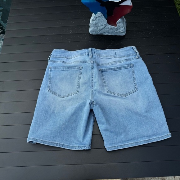 NYDJ Blue Jean Ella Shorts Light Wash Bermuda - Picture 8 of 10